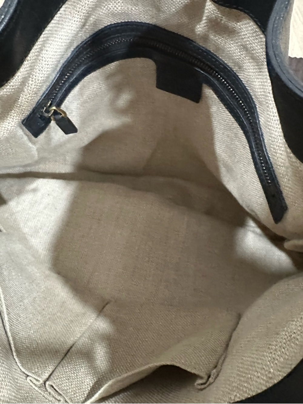 Gucci Black Leather Shoulder Bag with Gold Hardware - Picture 10 of 13